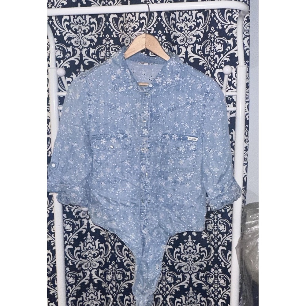 $99 Guess Women Blue Eyelet Pin-up Roll-Tab‎ Sleeve Crop Chambray Top Medium